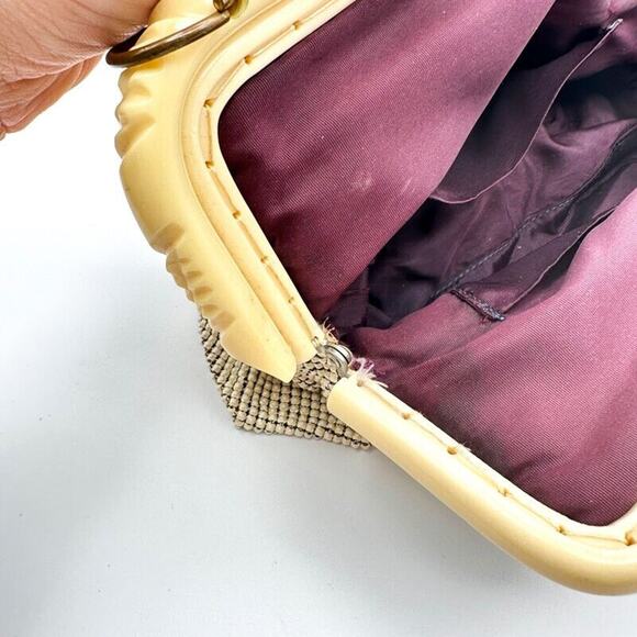 Vintage Whiting and Davis Alumesh Purse w Cream Bakelite Closure Mesh Handle - Picture 12 of 13